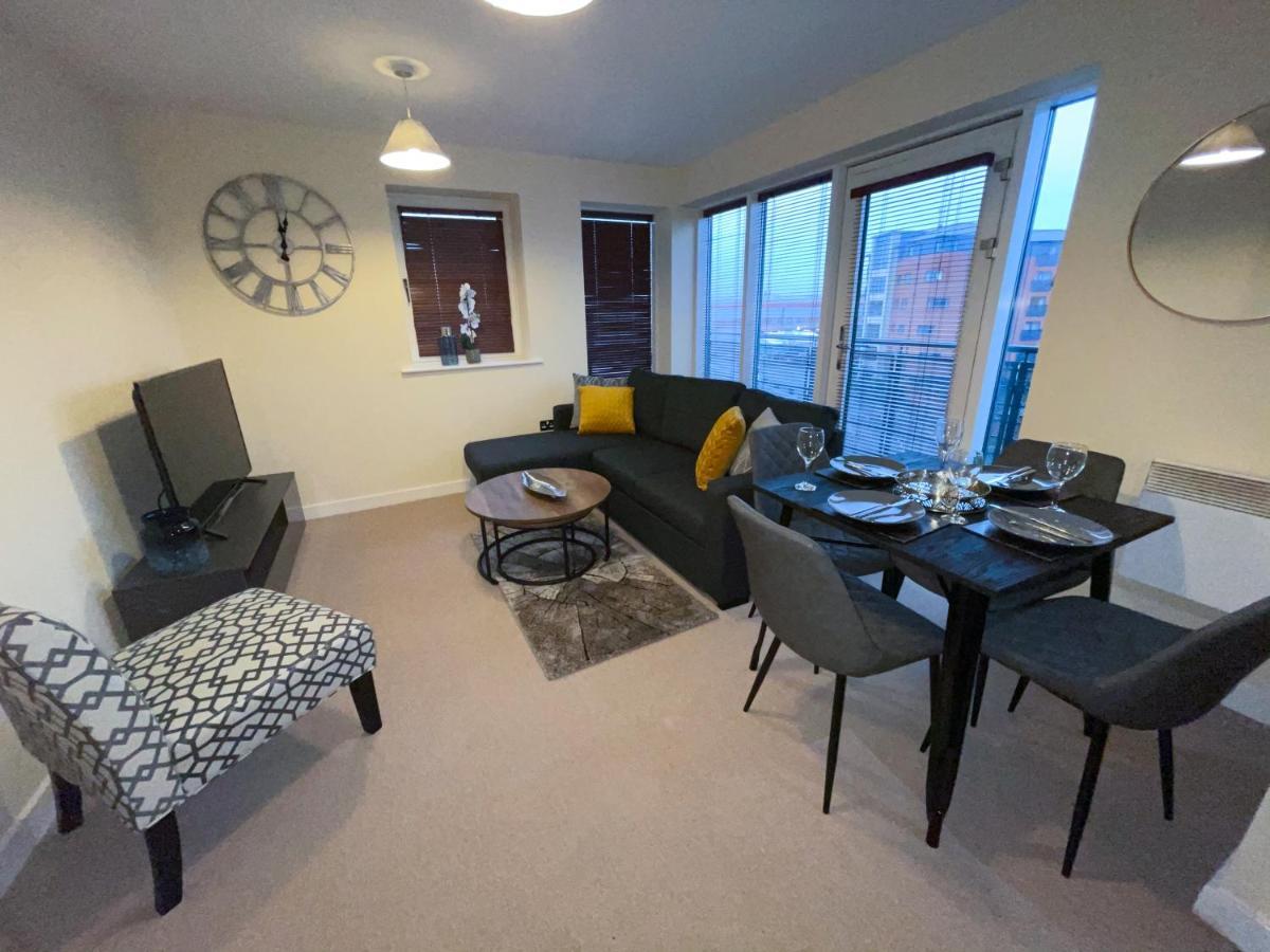Station Side Penthouse Apartment Wolverhampton Exterior photo