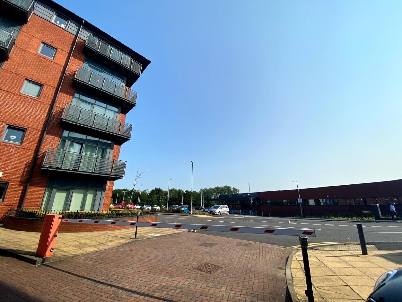 Station Side Penthouse Apartment Wolverhampton Room photo
